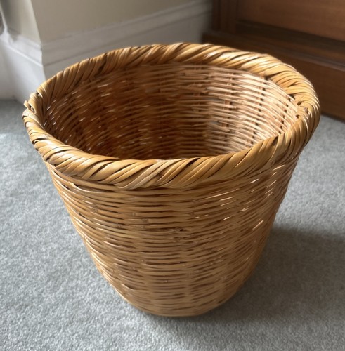 Lovely vintage solid wicker - lovely,