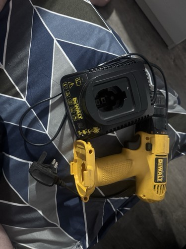 Dewalt 18v drill - dewalt, –