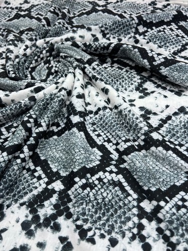 Silver grey snake - print, spun