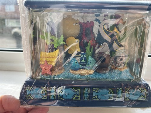 Snowglobe disney finding nemo - snowglobe,
