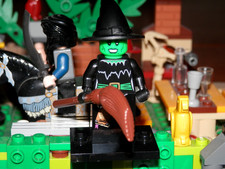 Lego Minifigures - Series 2 - Witch - Mini figure with Black Base