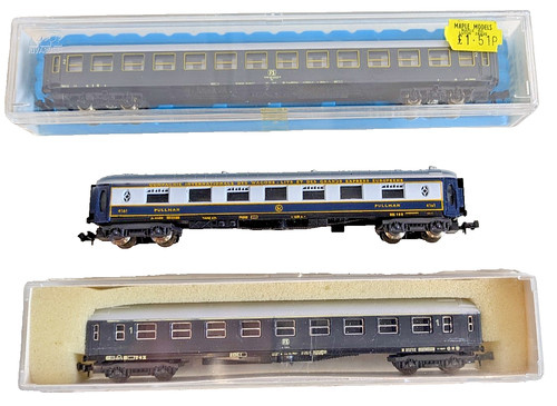 Set assorted model trains - of,