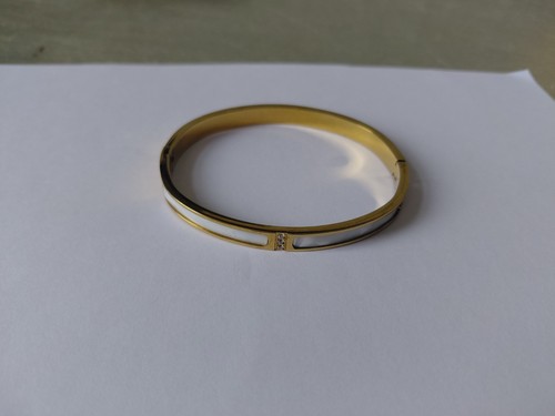 Old gold tone bracelet - tone,