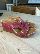 Red leather Pavers wdge