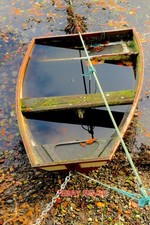 PHOTO  A SMALL ROWING BOAT