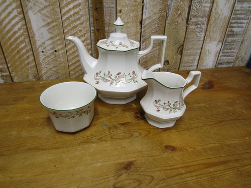 Eternal beau teapot - an,