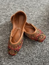 Stunning rose gold embroidered Khussa Sandals Traditional Pakistani Indian Shoes