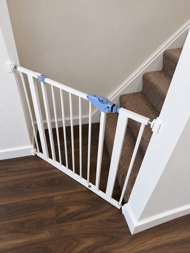 Safety gate corner mounting - gate,