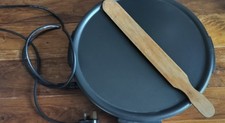 Electric pancake maker 34cm diameter. complete with wooden spatula