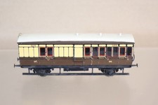 RATIO KIT BUILT GWR CHOCOLATE CREAM 4 WHEEL 3rd CLASS BRAKE COACH 357 om