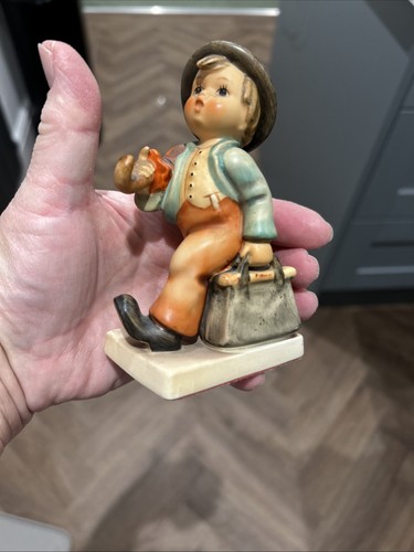 Merry wanderer hummel figure - merry,
