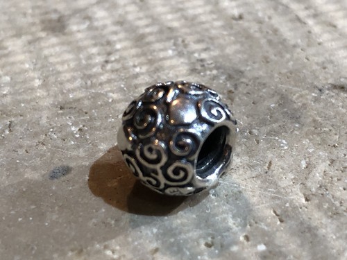 Authentic pandora retired - 💖,
