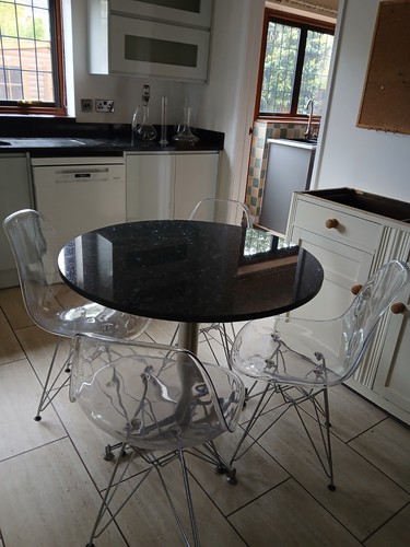 Round dining table - round, with