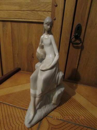 Nao lladro figurine girl - nao, by