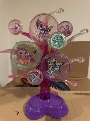 Twisty petz display - twisty, tree