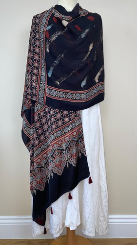 Black hand blocked - black, natural