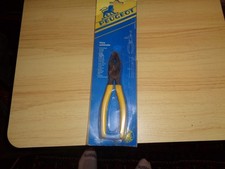 VINTAGE PEUGEOT PLIERSGARAGE