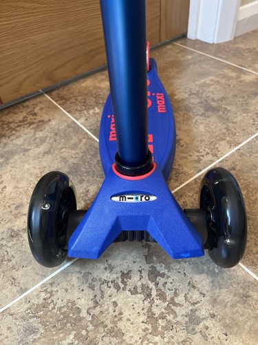 Maxi micro deluxe led scooter - maxi,