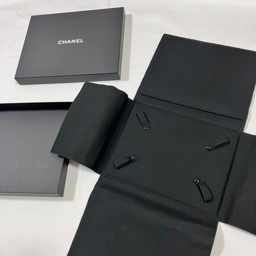 Chanel necklace choker case