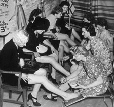 Women paint legs like stockings 1941.    Vintage Poster Photo Print  A4