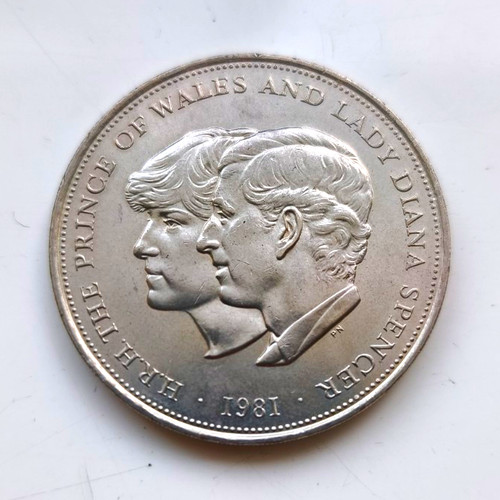 Commemorative crown coin - uk,