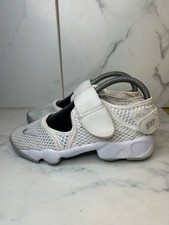 Ladies White Nike Air Rift's