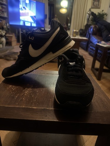 Black and white air pegasus - and,