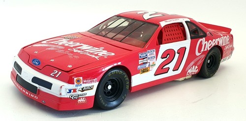 Ertl scale diecast 7422 - scale,