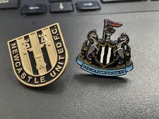 2nr NEWCASTLE UNITED - BADGES (9)