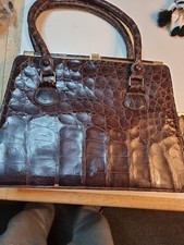 Vintage Genuine Cayman Alligator Hand Bag Snap Bar . Zip And Open Pockets Inside