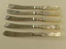 (ref288BCX) Antique mother of pearl silver plated butter spreaders x 5