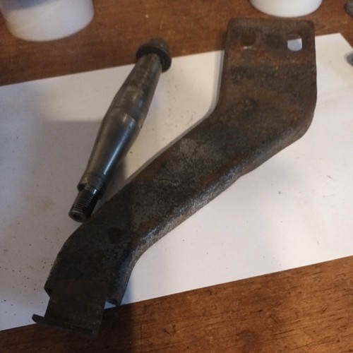 Tr4 wing brk - +stub, axel