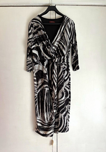 Monochrome savoir flattering - monochrome,