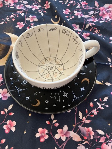 Fortune telling cup and