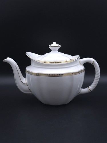 Royal crown derby - carlton, gold