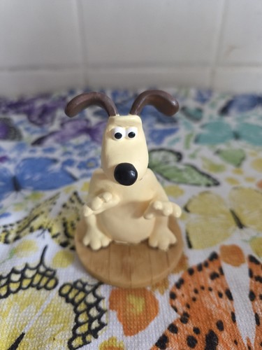 Wallace gromit figure - gromit,
