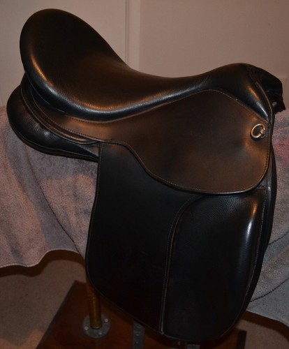 Lightly used black dp - used, 18"