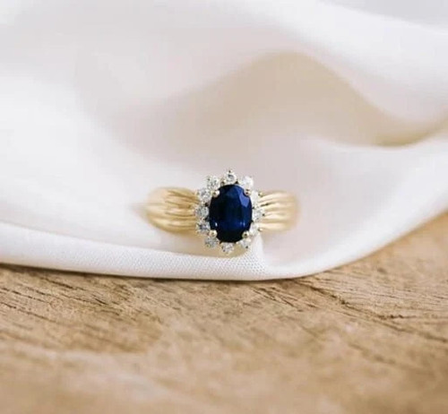 Oval cut natural blue - ct,