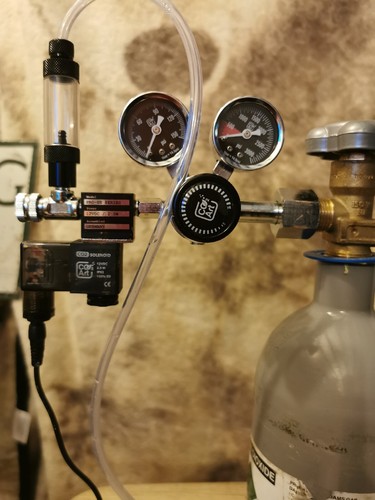 Co2 bottle with pro - bottle,