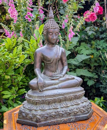 Meditating buddha sukhothai - meditating,