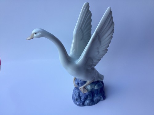 Lladro nao ready fly - nao,