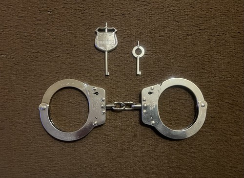 Hiatt handcuffs with - hiatt,