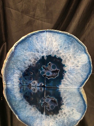 Blue natural edge quartz - edge,