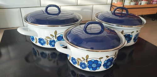 Blue floral vintage enamel - x,