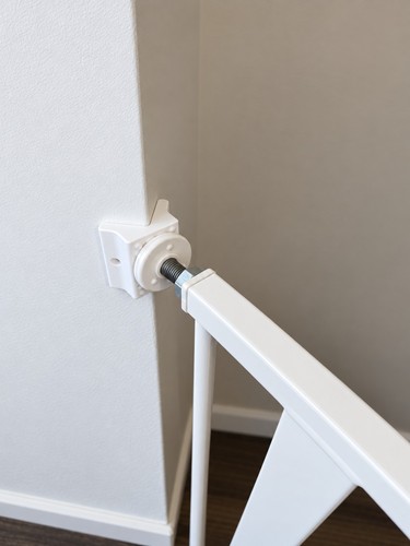 Safety gate corner mounting - gate,