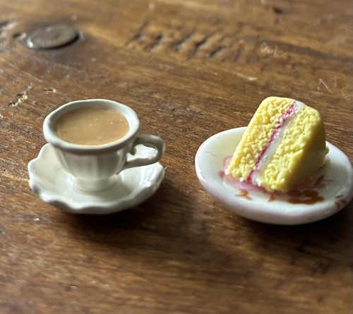 Miniature dolls house - 1:12,