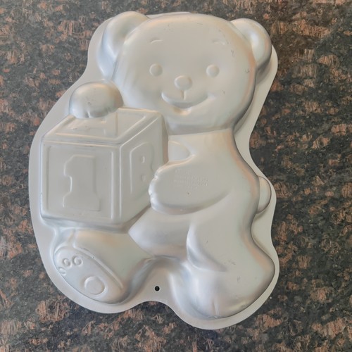 Wilton teddy bear - , building