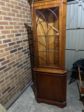Yew Corner Unit