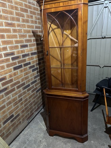 Yew corner unit - corner,