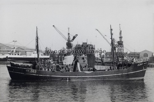 Tz027 aberdeen trawler - tz027,
